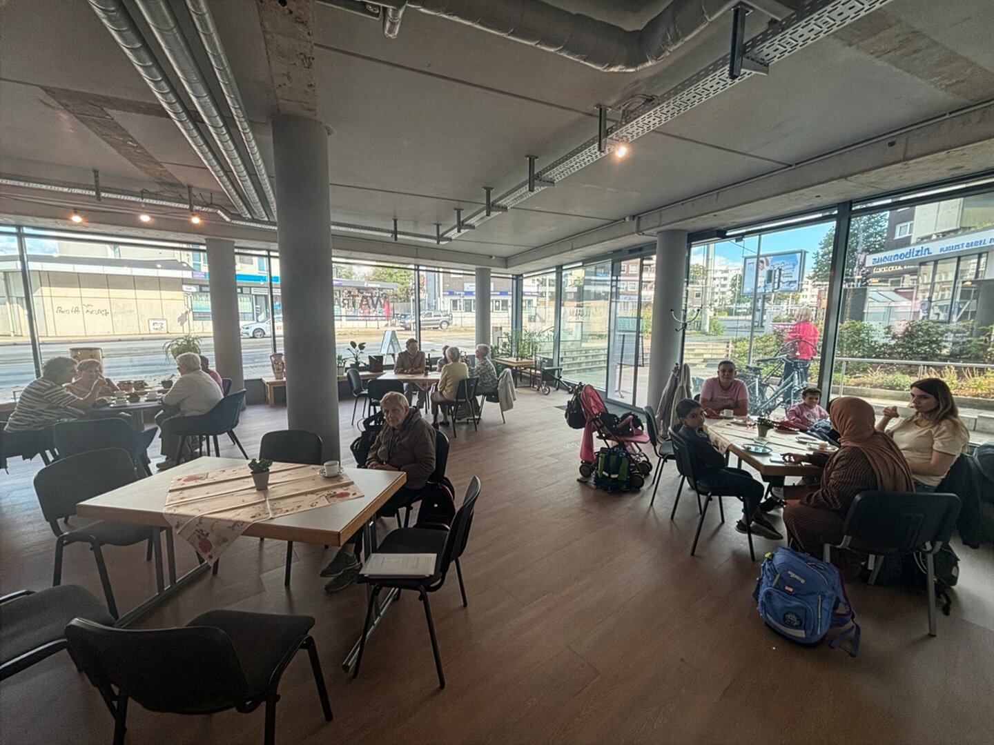 Nach gelungener Premiere am 10. September 2026 findet das Angebot ab sofort jeden Dienstag und Donnerstag von 15:00 bis 18:00 Uhr statt. Kuchenspenden sind herzlich willkommen Nach gelungener Premiere am 10. September 2026 findet das Angebot ab sofort jeden Dienstag und Donnerstag von 15:00 bis 18:00 Uhr statt. Kuchenspenden sind herzlich willkommen