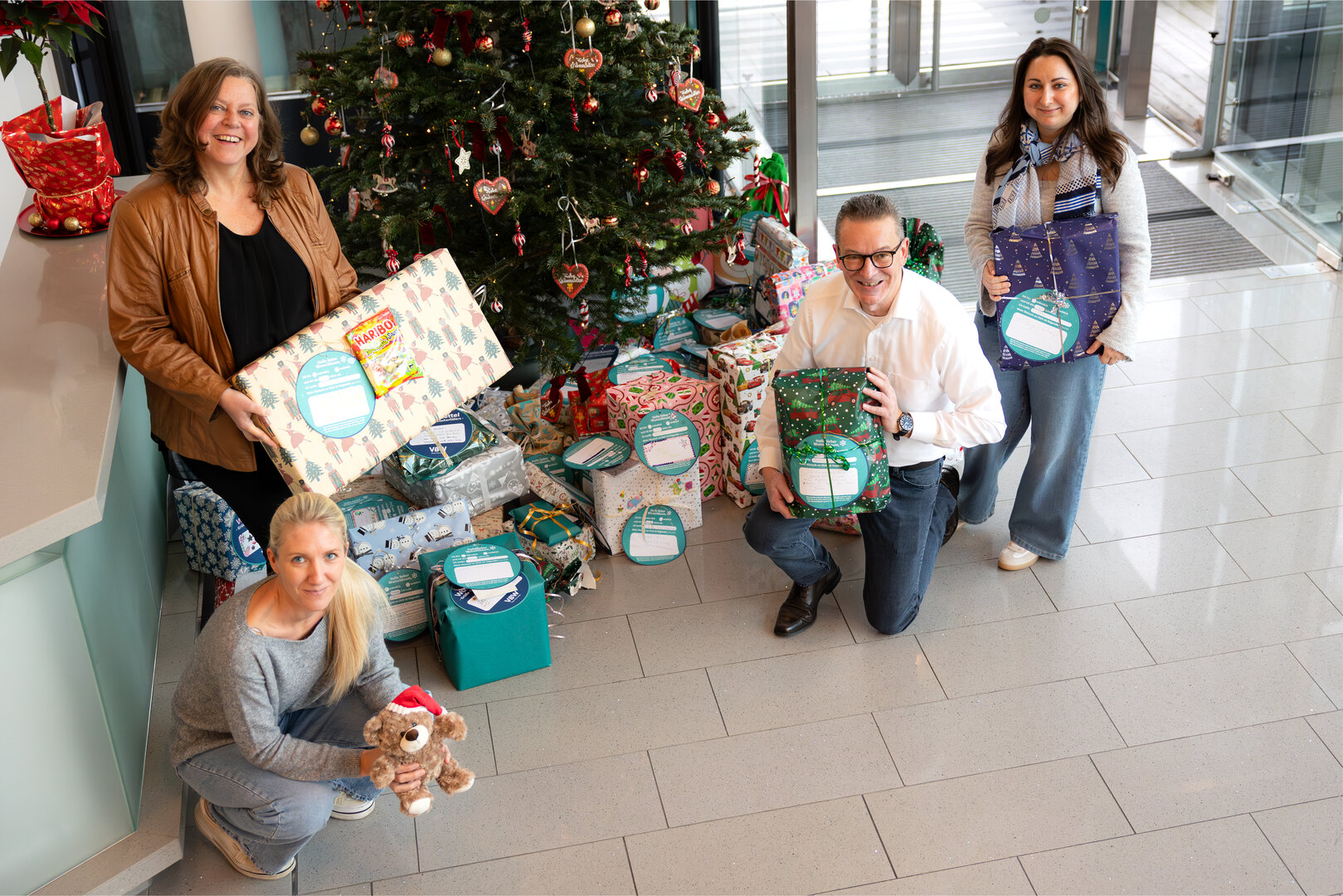 Das Organisations-Team hinter der Wunschbaumaktion ist stolz auf alle Mitarbeitenden der VBW