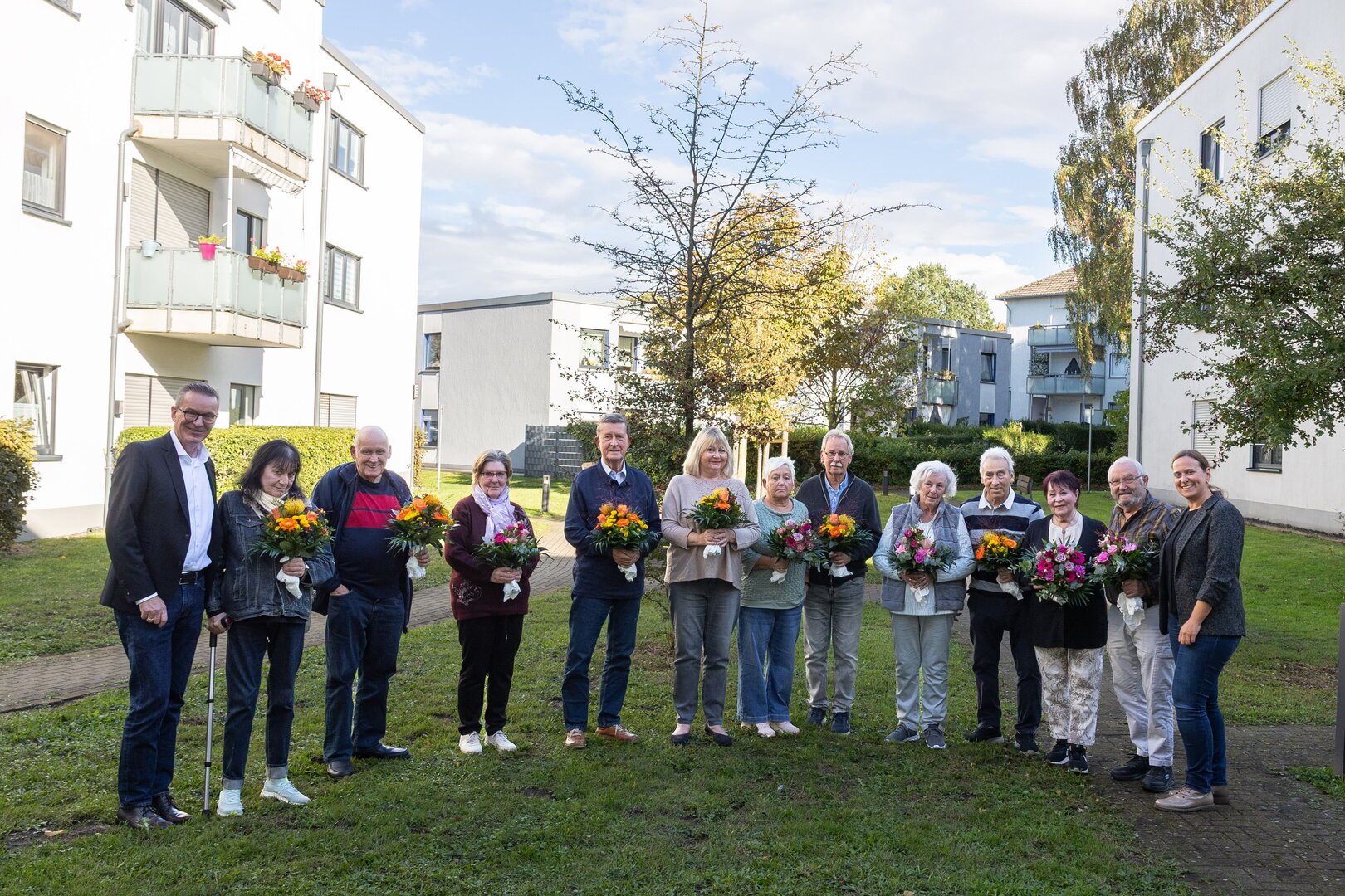 Feierliche Ehrung der Mieterjubilar*innen im Gemeinschaftsraum der Rhönstraße 12-14. Feierliche Ehrung der Mieterjubilar*innen im Gemeinschaftsraum der Rhönstraße 12-14.