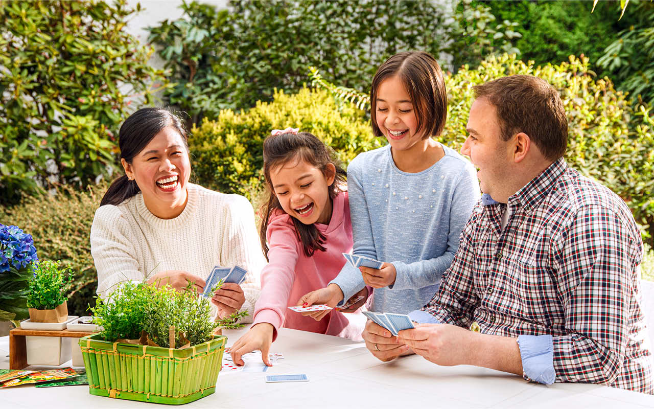 Kampagnenmotiv 2023 - "Familie auf Terrasse"