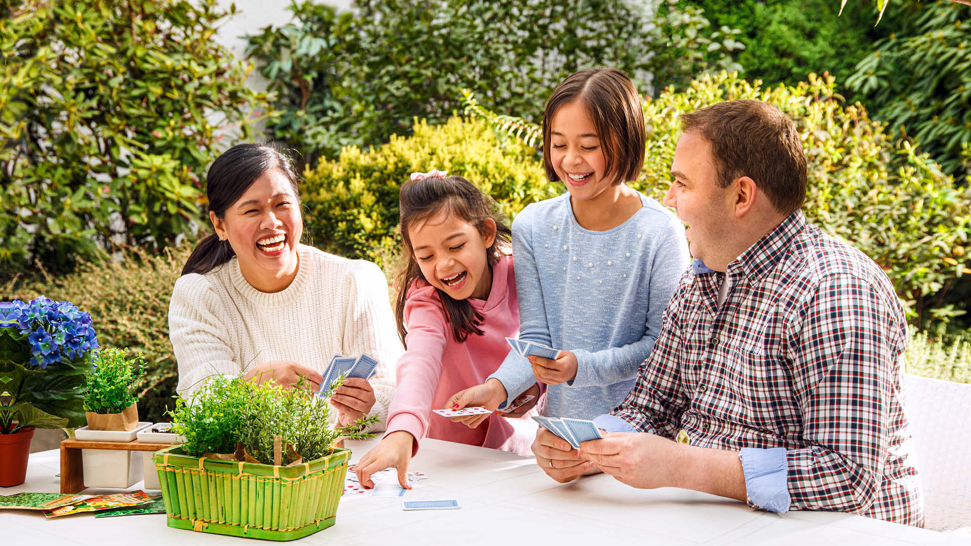Kampagnenmotiv 2023 - "Familie auf Terrasse"