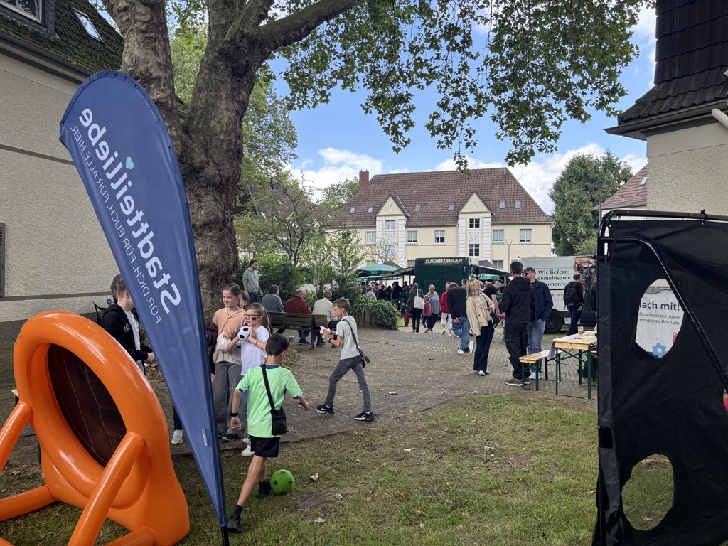 VBW vor Ort beim Quartiersfest in Bochum-Hordel – mit einer Torwandschießen und tollen Preisen für Kinder.