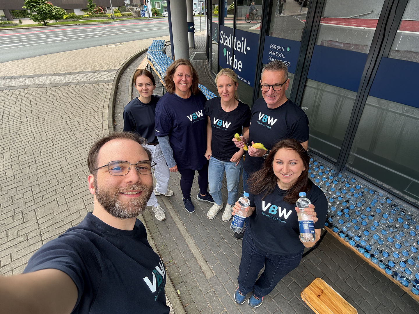 Die VBW war mit dem KundenCenter .süd eine von drei Wasserstationen. Insgesamt wurden vom Team 900 Wasserflaschen und 300 Bananen verteilt.